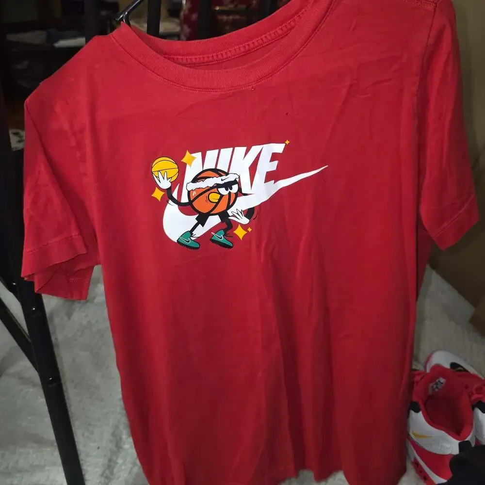 Nike Basketball Graphic T-Shirt Red XL